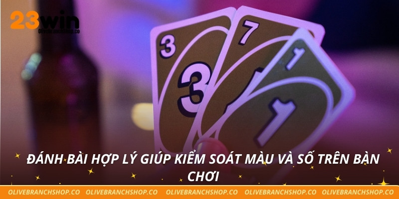 Đánh bài hợp lý giúp kiểm soát màu và số trên bàn chơi